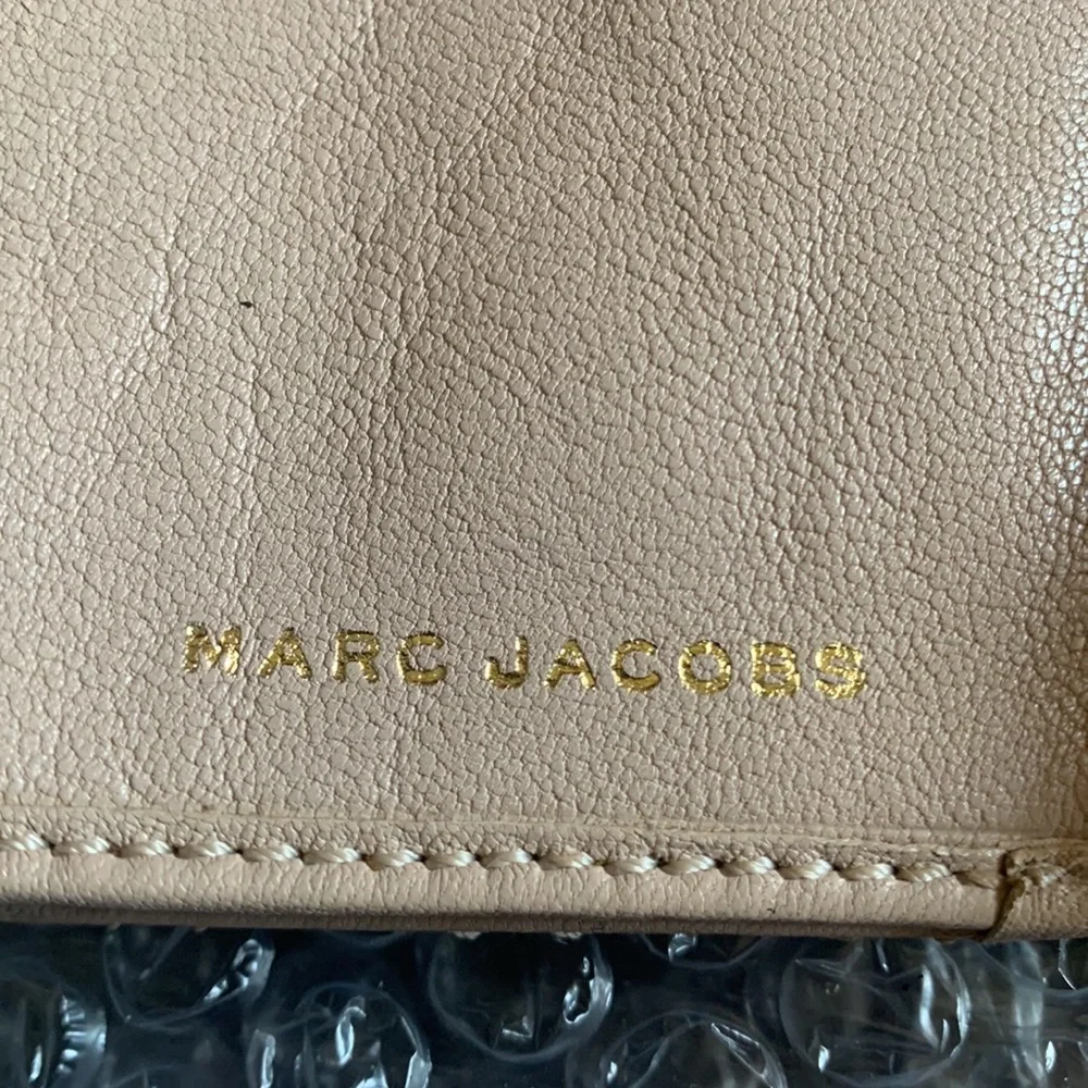 Marc Jacobs long wallet leather matelasse